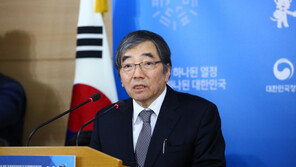 [오늘의 얼굴] 윤석헌 원장 “은산분리 완화 반대 안 해”