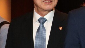 與 “송영무-민병삼 공방 낯뜨거워…‘계엄 문건’ 본질은 기무사 내란음모 조사”