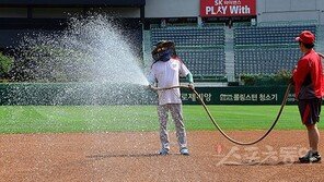 ‘자신과의 싸움? 상대와의 싸움?’ 올여름 야구는 폭염과 싸운다