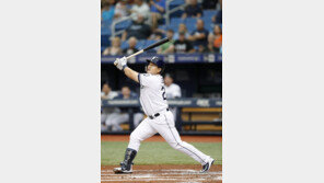 관중 맞고 그라운드로…홈런 도둑맞은 최지만 ‘1타점 1득점’ 맹활약 