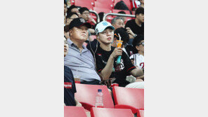 김민 데뷔전 지켜본 ‘국대’ 친형 김훈 “내 첫 경기보다 떨려”