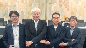 [비즈 트렌드] “1위 SKT 섰거라!” 이번엔 양자암호기술 맞손