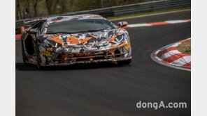 람보르기니, 뉘르부르크링 신기록 경신… 포르쉐 잡고 ‘왕좌 탈환’ 