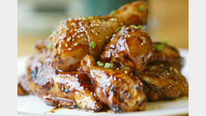 “닭고기 원가하락에도 치킨프랜차이즈 ‘신 메뉴’로 우회적 가격 인상”