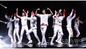 SF9 “숨결까지 끈적끈적…‘섹시남’의 진수 보여 드릴게요”