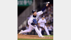 생애 첫 20세이브 함덕주 “등번호 1번 잘 바꿨죠”