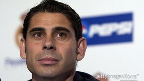 [단독] ‘무적함대’ 이끈 이에로 감독, 韓 차기 사령탑 급부상!