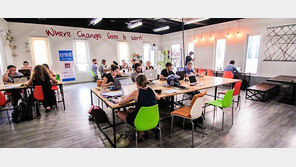 ICT 옷 입는 캄보디아… 창업 열기로 성장률 年7% 질주