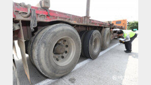 찢어진 타이어로…전국 누비는 22년 노후 화물차 ‘아찔’