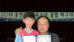 [V리그 레이더] 아이들 앞에서 무릎 꿇은 레전드 스타 강만수