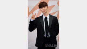 [내가 왜 떴게?] 워너원 황민현, 생일 TV광고…황민현 팬들의 초광폭 스케일 外