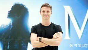 톰 호지슨 안무감독 “내 별명은 ‘터미네이터’… 환상적 안무 위해 1분도 낭비 안해요”