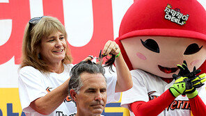 [런다운] SK 힐만 감독 “삭발하면 10년은 더 젊어 보일까요?”