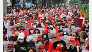 ‘홍대 누드모델 몰카’ 女 실형 선고에 ‘편파 판결’ 논란…“국가가 전쟁 선포” 반발