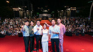 쌍천만 ‘신과함께’…한국형 마블시대 여나