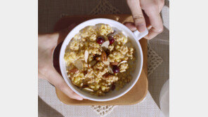 건강한 한끼 그래놀라… 피코크 제품 단내 강하고 동서식품은 시리얼 느낌