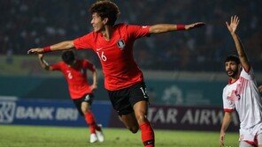 ‘황의조 해트트릭’ 김학범호, AG 서전 승리로 장식