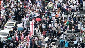 “대한민국 지키자” 보수단체 1만명 광화문 광복절 집회