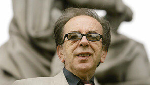 칼보다 강한 펜… 정치적 억압 맞서 독재의 모순 폭로