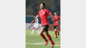 ‘인맥 축구 논란’ 이겨낸 황의조…“실력으로 증명, 인정”