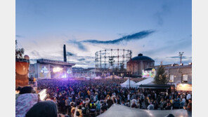 8월이면 버려진 옛 발전소 터 마을에 전세계 젊은이들이 모이는 이유