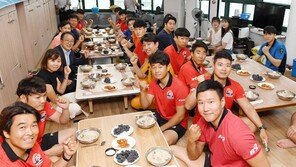 “삼계탕 먹고 힘내세요”