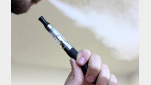꺼지지 않는 전자담배 유해성 논란… 피워도 괜찮나