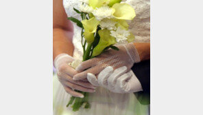 백혈병 걸린 신부 결혼식날 사망, 신랑 예복차림으로 마지막 순간 함께…