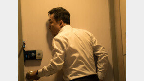 ‘목격자’ 1위…스토리만큼 놀라운 ‘순위 반전’