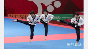 “와! 900도 회전 발차기… 태권도 재미있고 멋지네”