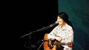 ‘통기타 라이브의 여왕’ 박강수, 파주포크페스티벌 첫 출연