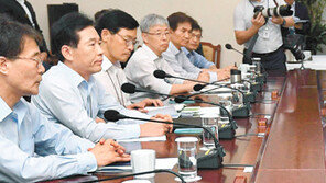 문재인 대통령 “금방 해결 어려운 구조적 요인”… 최저임금은 언급 안해