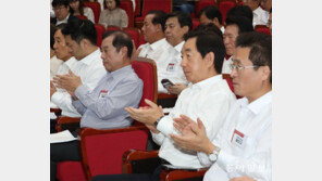 “정부 반대로 하면 일자리 창출”… 한국당 연찬회, 소득주도-탈원전정책 폐기 결의