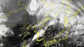 “태풍의 눈 또렷 솔릭, 매우 강력…가장 위험한 경로로 한반도 관통”