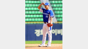 [내가 왜 떴게?] 박치국, 대표팀 막내…귀여운 막내? 선배님 물 당번입니다 外