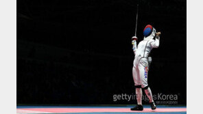 [아시안게임] 펜싱 강영미, 중국 쑨위엔 꺾고 여자 에페 금메달