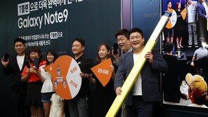 SKT, ‘먹방’ 개그맨들과 함께… 갤노트9 개통