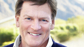 “인간이 왜 잘못된 선택을 할까요? 직관을 믿기 때문이죠”