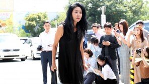 [청계천 옆 사진관] 김부선 경찰 포토라인에 선 날 “이재명 법정에 세울 것”