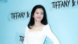 [연예현장.jpg] “드레스도 어울리오” 여신미모 김태리