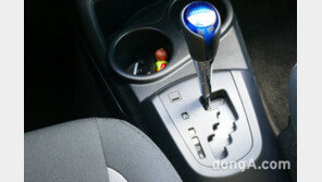 [신차 시승기]개성 강한 ‘프리우스C’… 실연비 25㎞/ℓ 달성 