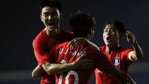 [아시안게임] ‘황의조-이승우 골’ 한국, 이란 2-0 제압 ‘우즈벡과 8강’