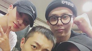 윤두준, 하이라이트 5명 중 첫 입대…멤버들 “눈물날 것 같아” “사랑한다” 응원