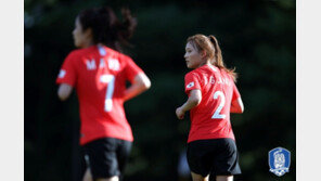 [아시안게임] ‘전가을 2골’ 한국 여자 축구, 홍콩에 전반 3-0 리드 ‘4강 눈앞’