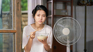 [윤여수의 라스트 씬] 봄동 된장국 한 그릇에 청춘의 상처는 아물고…