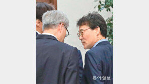 靑 “장하성, 소득주도성장 전면에 더 자주 나설 것”