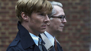 [이 영화] 지독하게 묵직한 심리전, 스파이도 인간…큰 울림