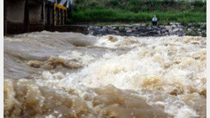 중랑천 홍수주의보 해제, 집중 호우는 계속…“늦으면 9월 초까지 비” 