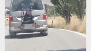 승합차 트렁크 문에 열 세살 딸 묶어 태우고 운전한 父 …딸이 원해서?