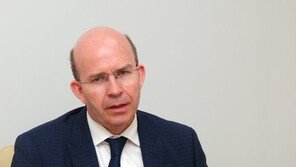 영국, 5년도 안 걸려 10만명 게놈 해독 완료…성공 비결은?